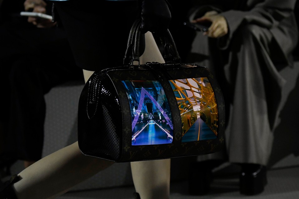 Image default