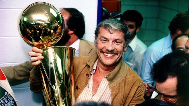 Buss dueño de Lakers de los años 80