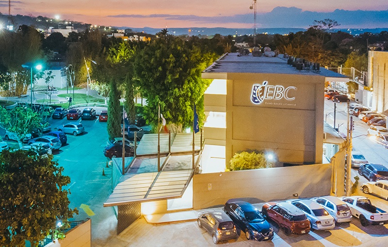 Escuela Bancaria y Comercial 2