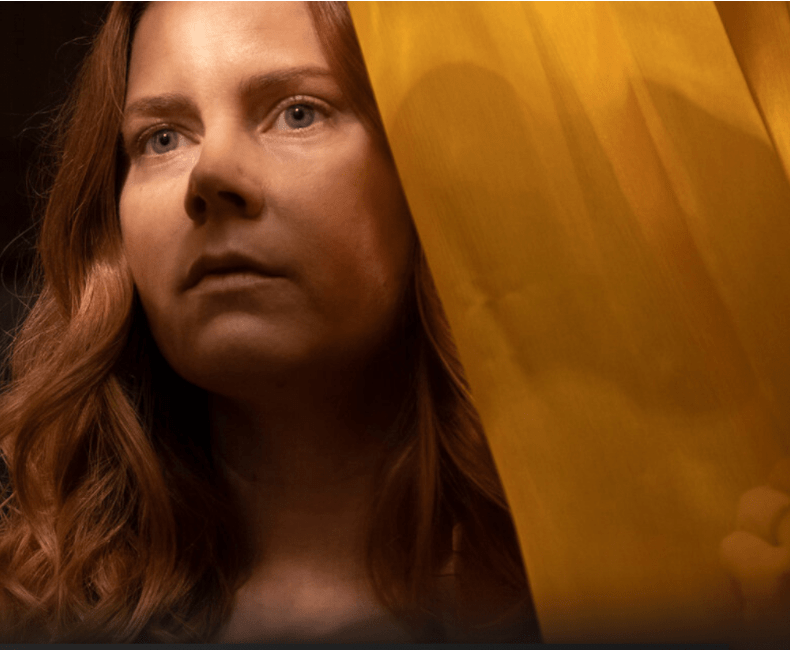 La mujer en la ventana