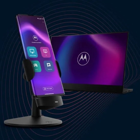 personas de la tercera edad en su transición digital con Motorola Ready For