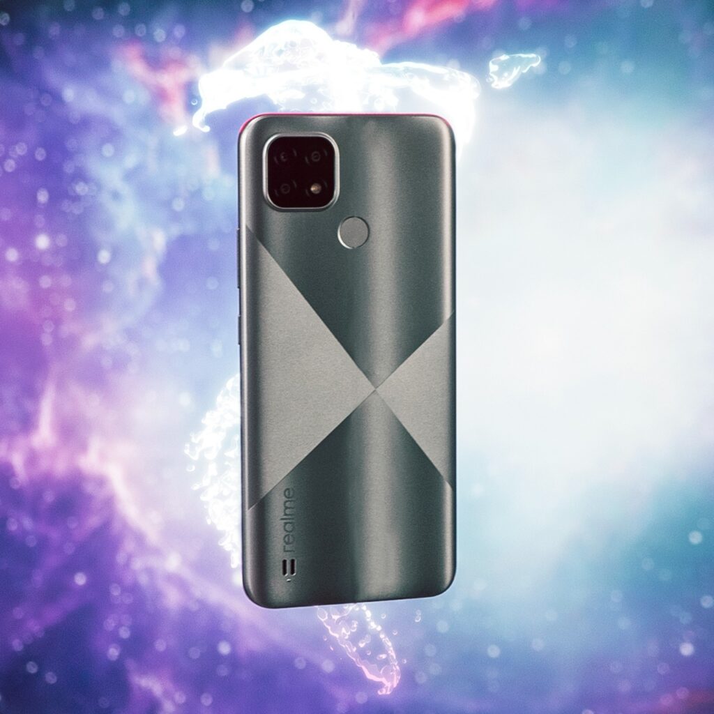 realme C21