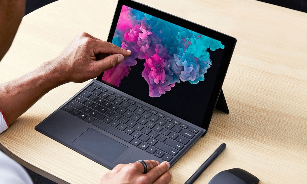 Con Microsoft Surface pro 7 2
