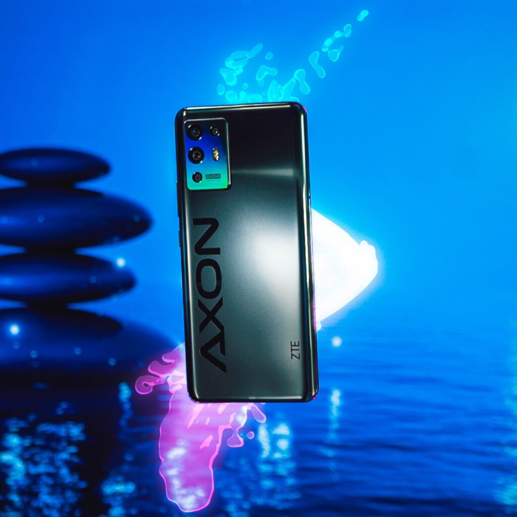 ZTE AXON 30