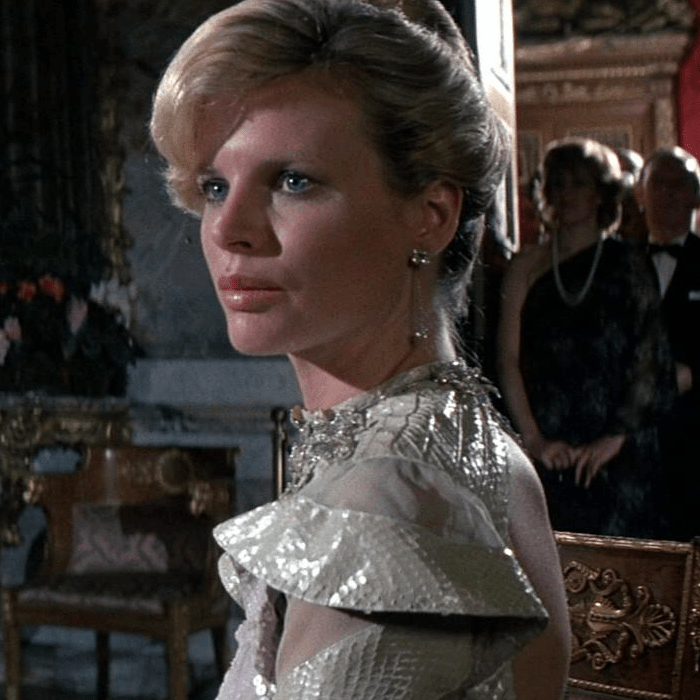 Kim Basinger chicas Bond más icónicas de la historia