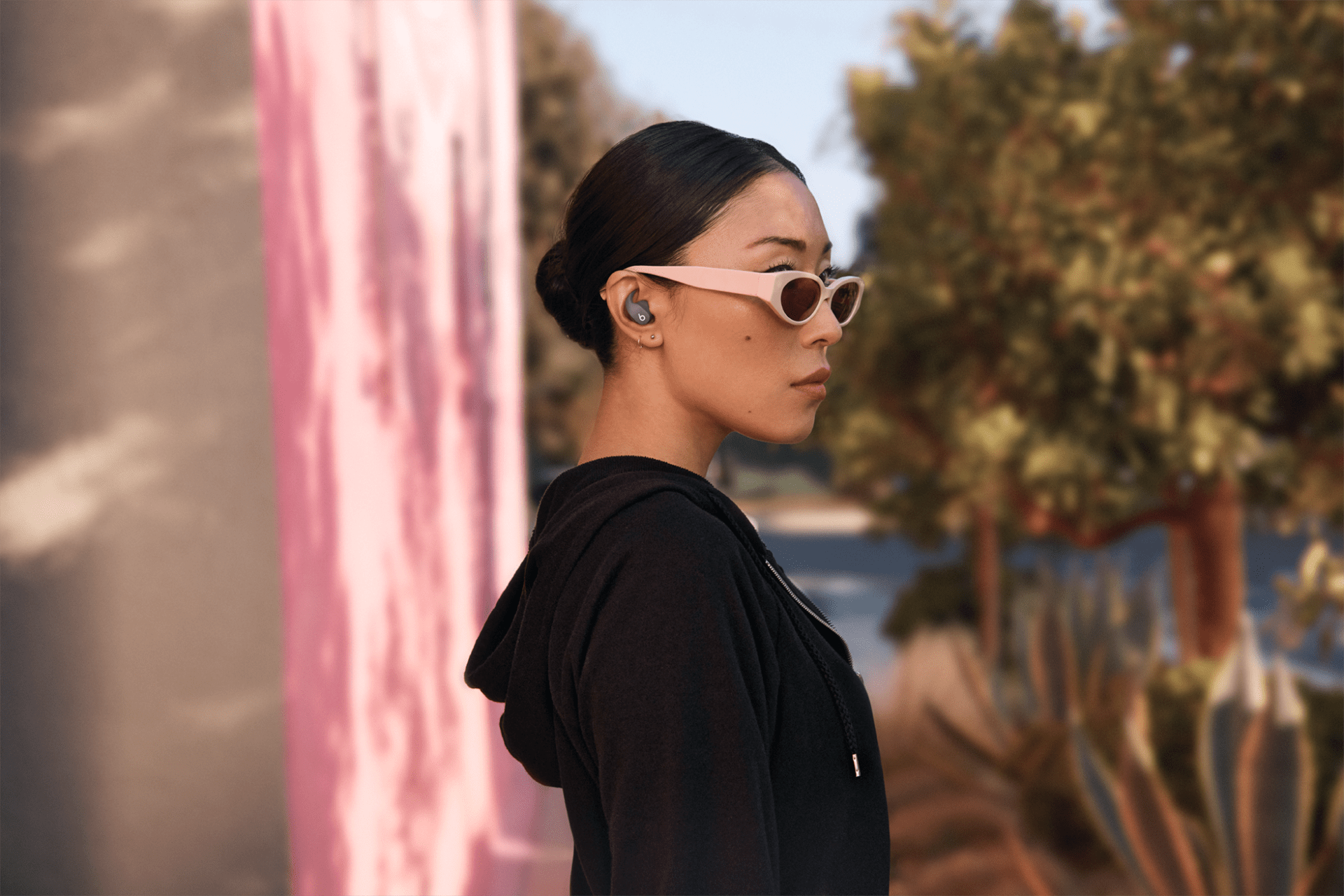 Image default