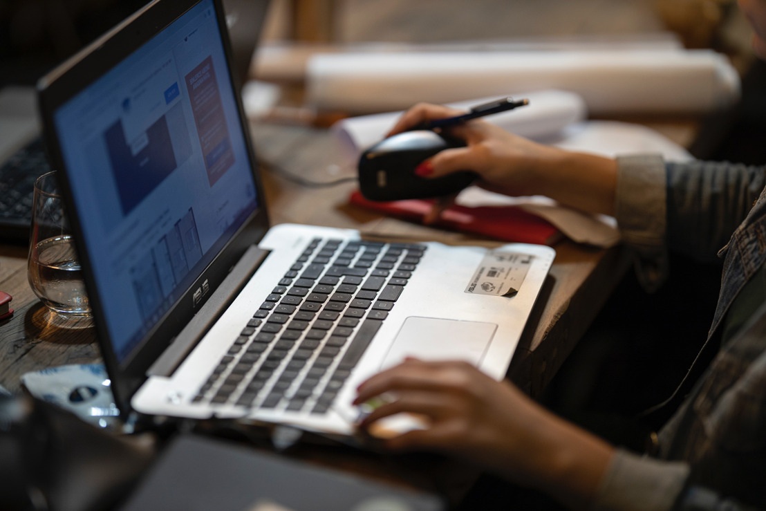 Image default