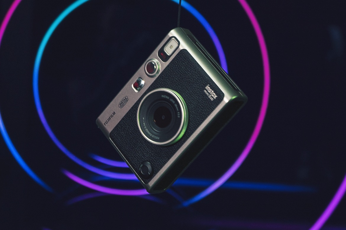 Image default