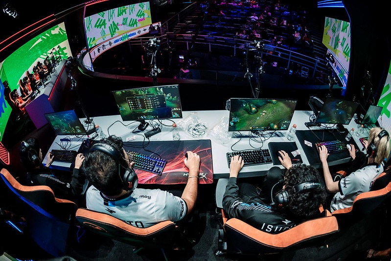 Estral Esports e Isurus