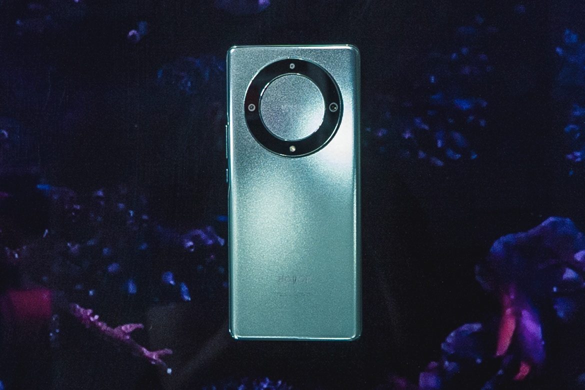 Image default