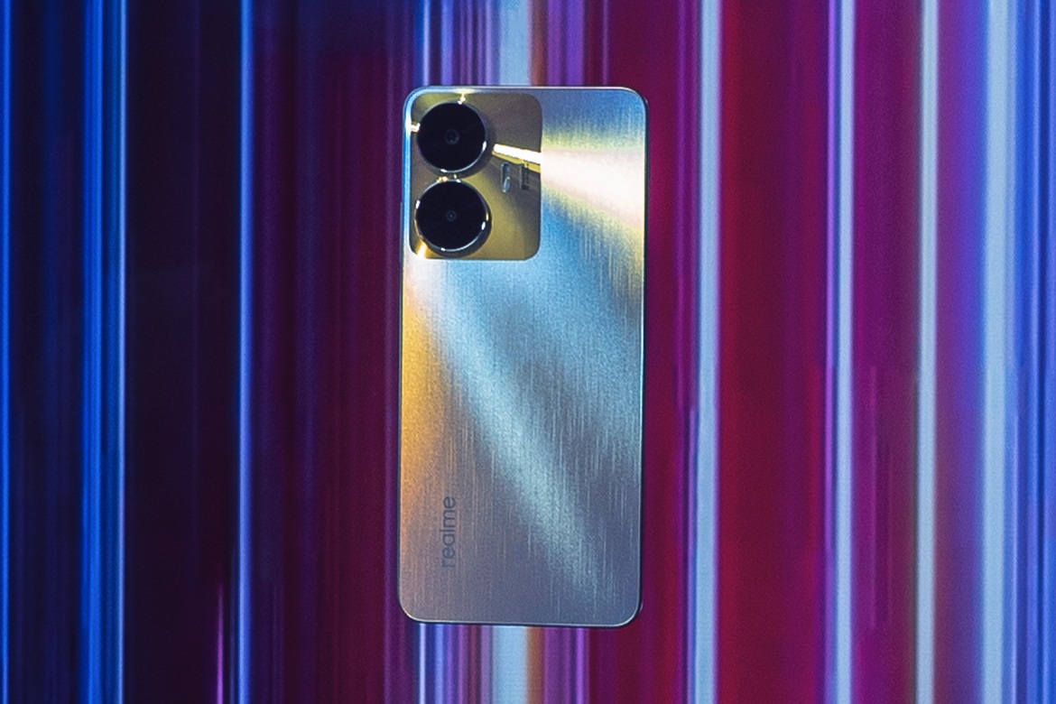 Image default