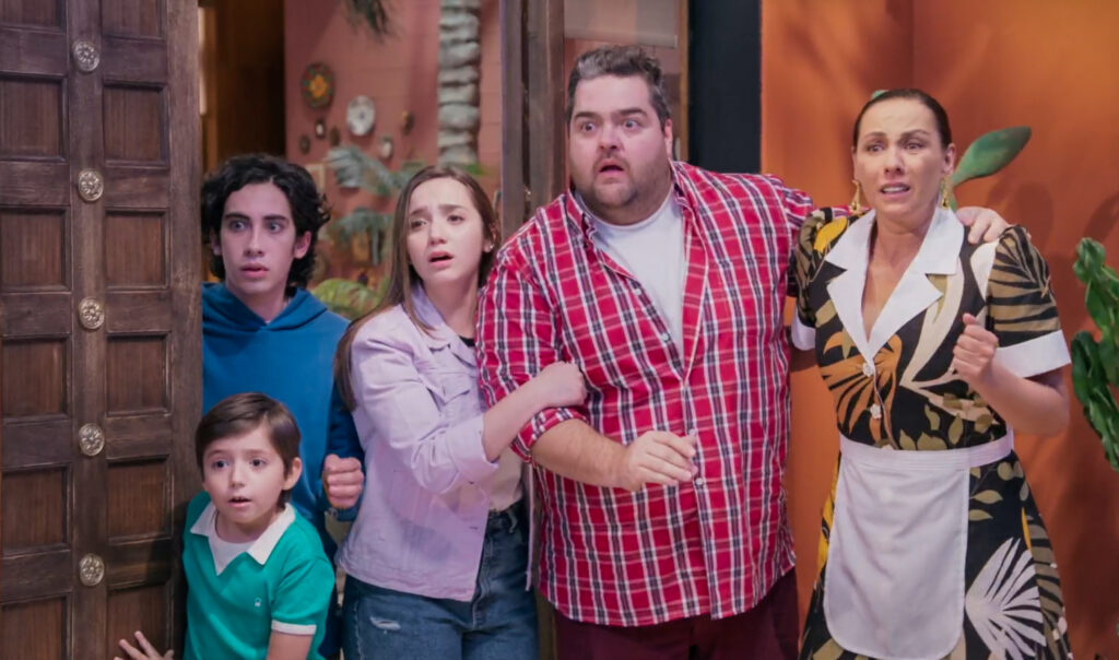 sitcom latina C.H.U.E.C.O. disney+