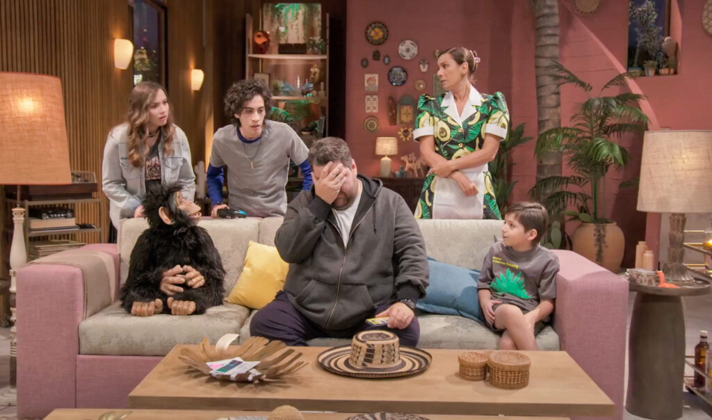sitcom latina C.H.U.E.C.O. disney+
