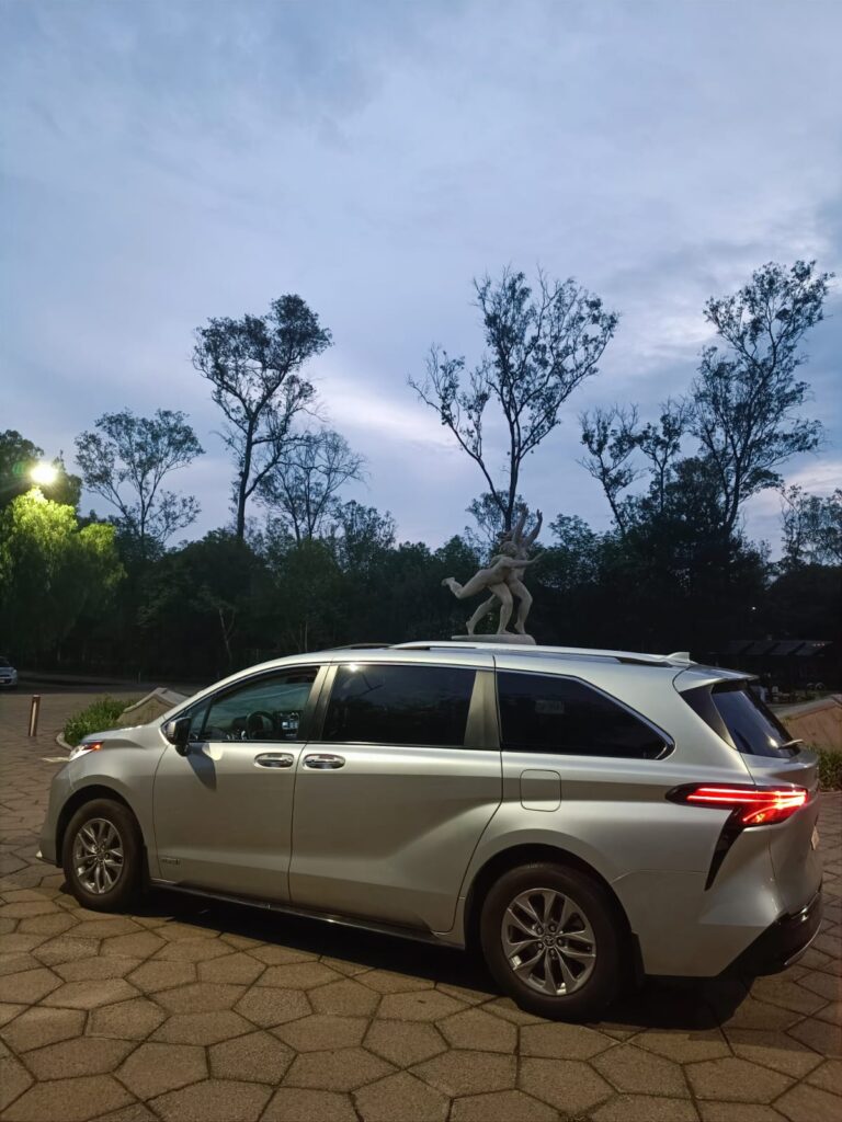 Toyota Sienna hybrid 1