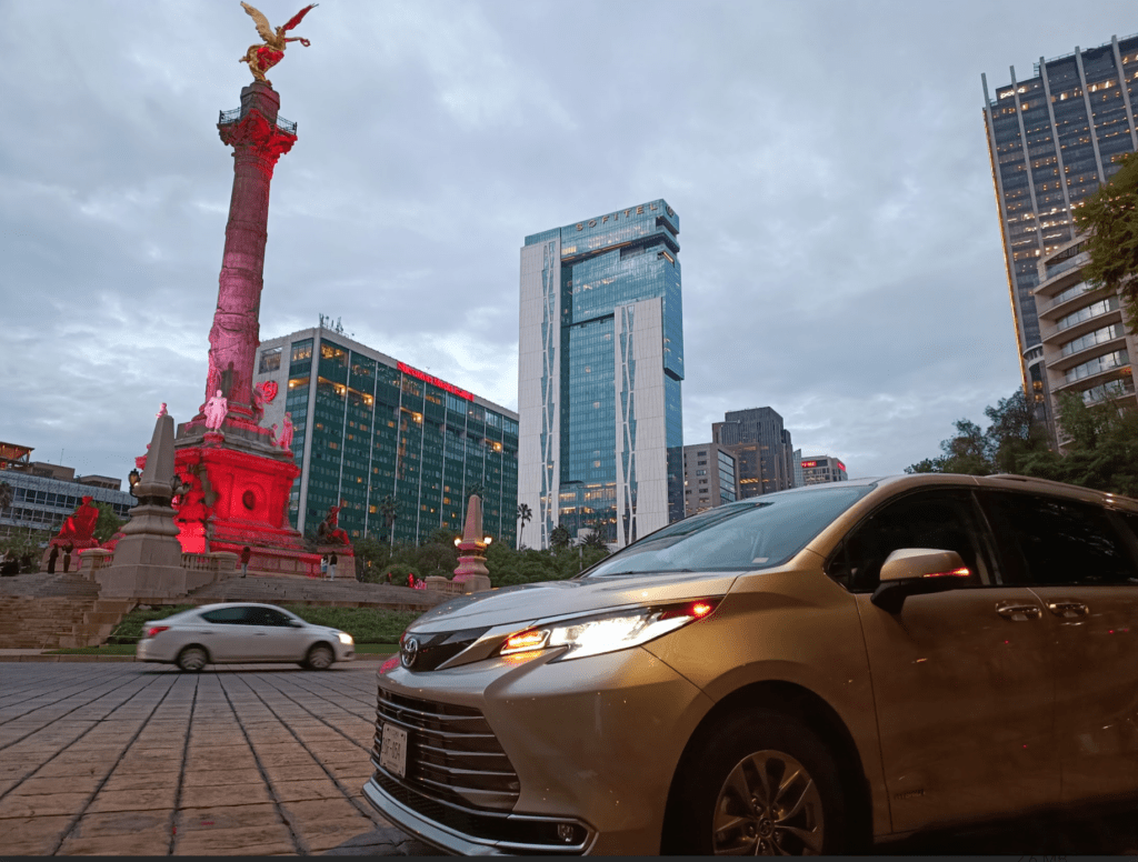 Toyota Sienna hybrid 2