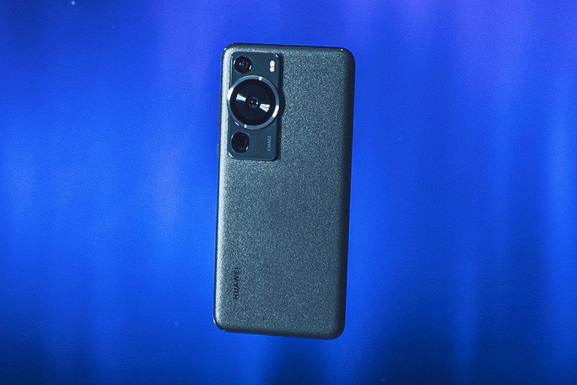 Image default
