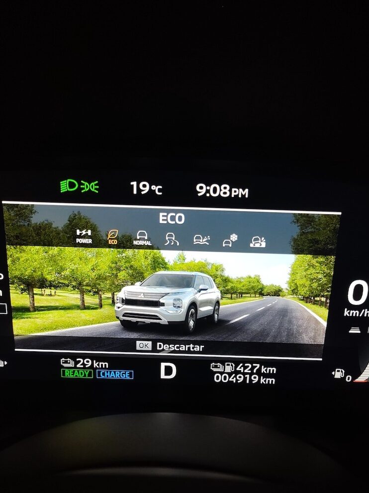 Mitsubishi Outlander PHEV 3