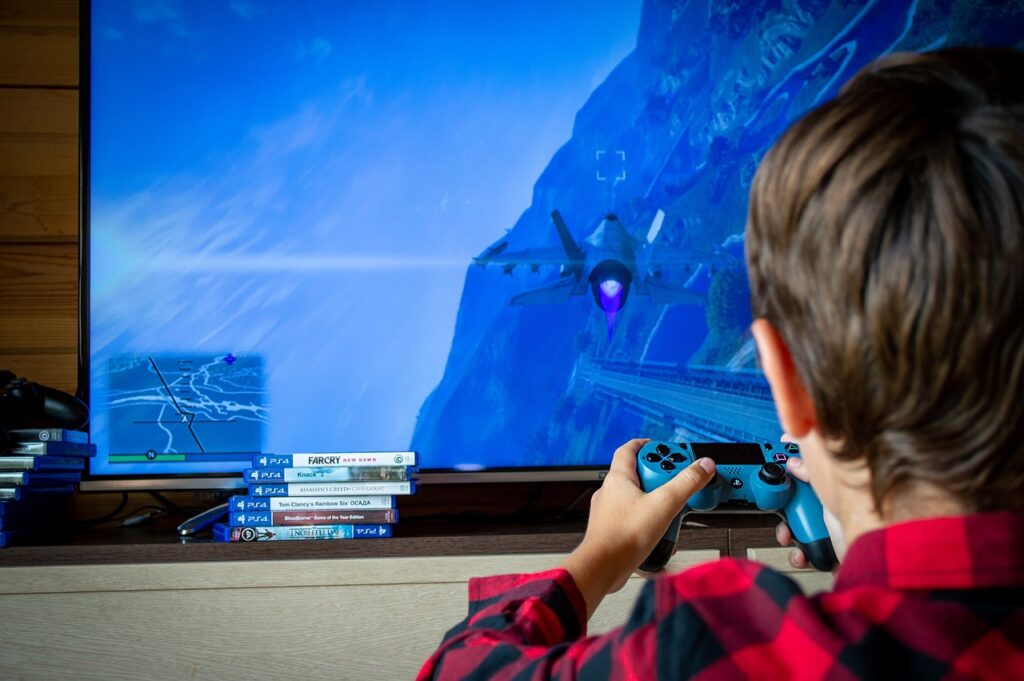 Habilidades pequeños jugando videojuegos