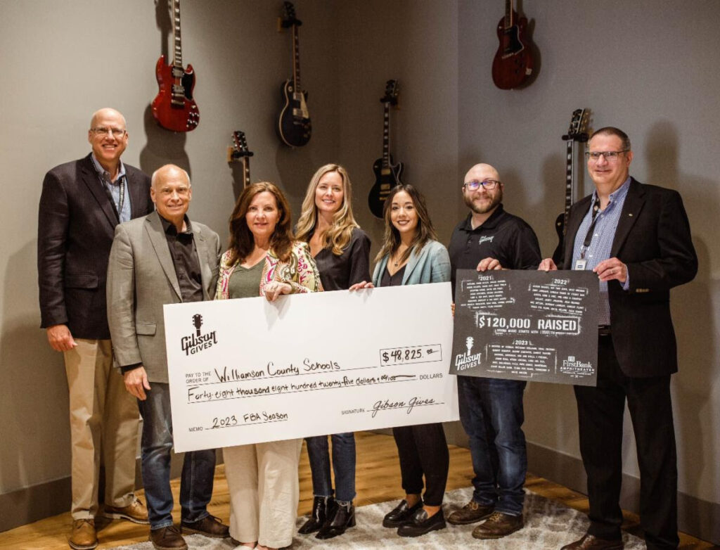 gibson gives anfiteatro firstbank