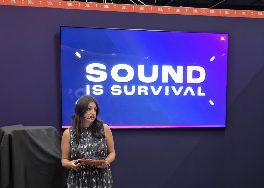 JBL Quantum Simona Bara
