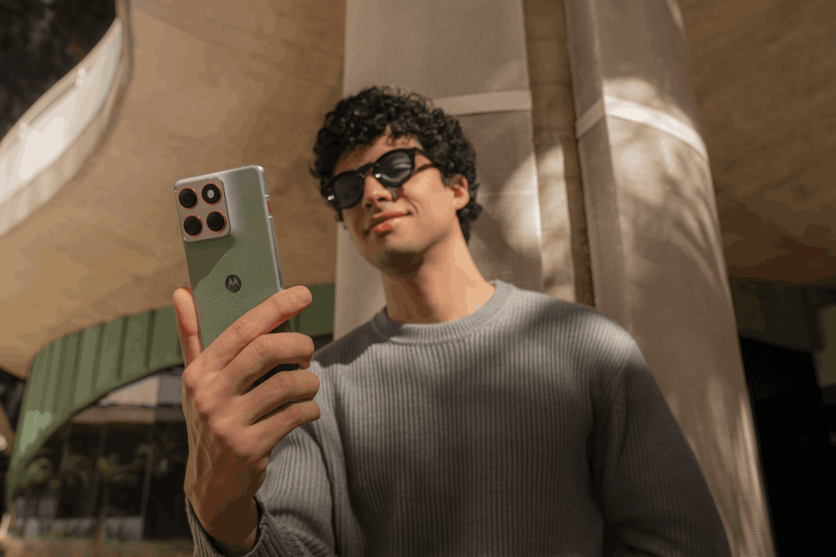 Image default
